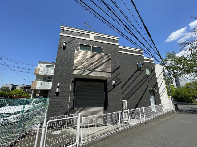 川崎市多摩区東三田２丁目のアパートの外観