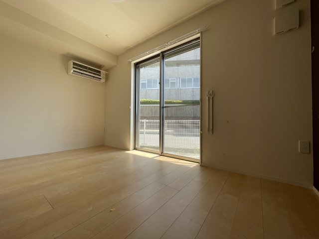 川崎市多摩区東三田２丁目のアパートの居間・リビング