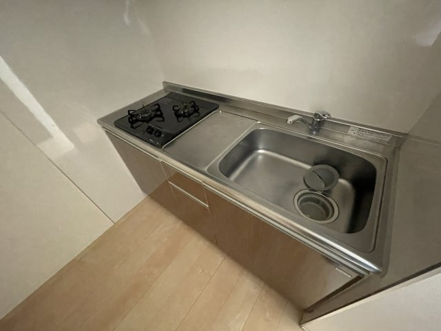 川崎市多摩区東三田２丁目のアパートのキッチン