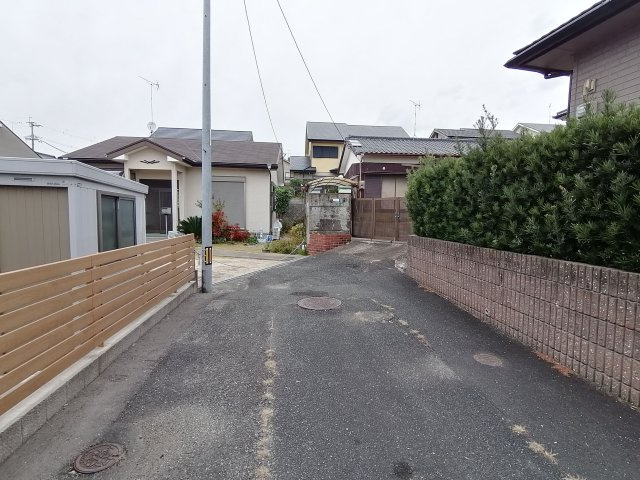 筑紫野市針摺東１丁目　売り土地の前面道路含む現地写真