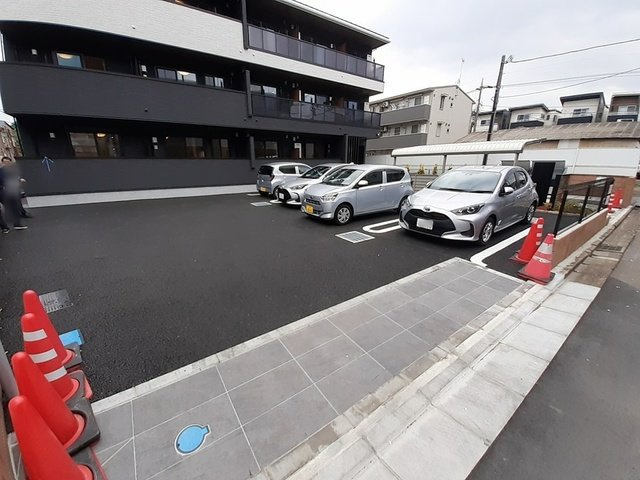 エクセレンス　ジーニアスの駐車場