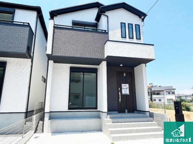 岸和田市八幡町　新築一戸建てのトイレ|シンプルなトイレは落ち着く空間！お手入れも簡単です！
