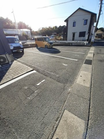 ジェイズタウンＡの駐車場|駐車スペースもあります☆