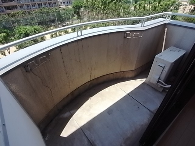 シャルマンフジ灘弐番館のバルコニー