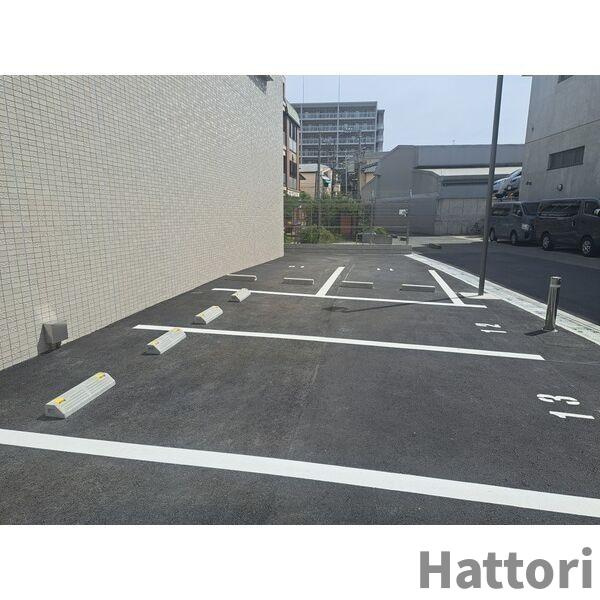 スプランディッド福島WESTの駐車場