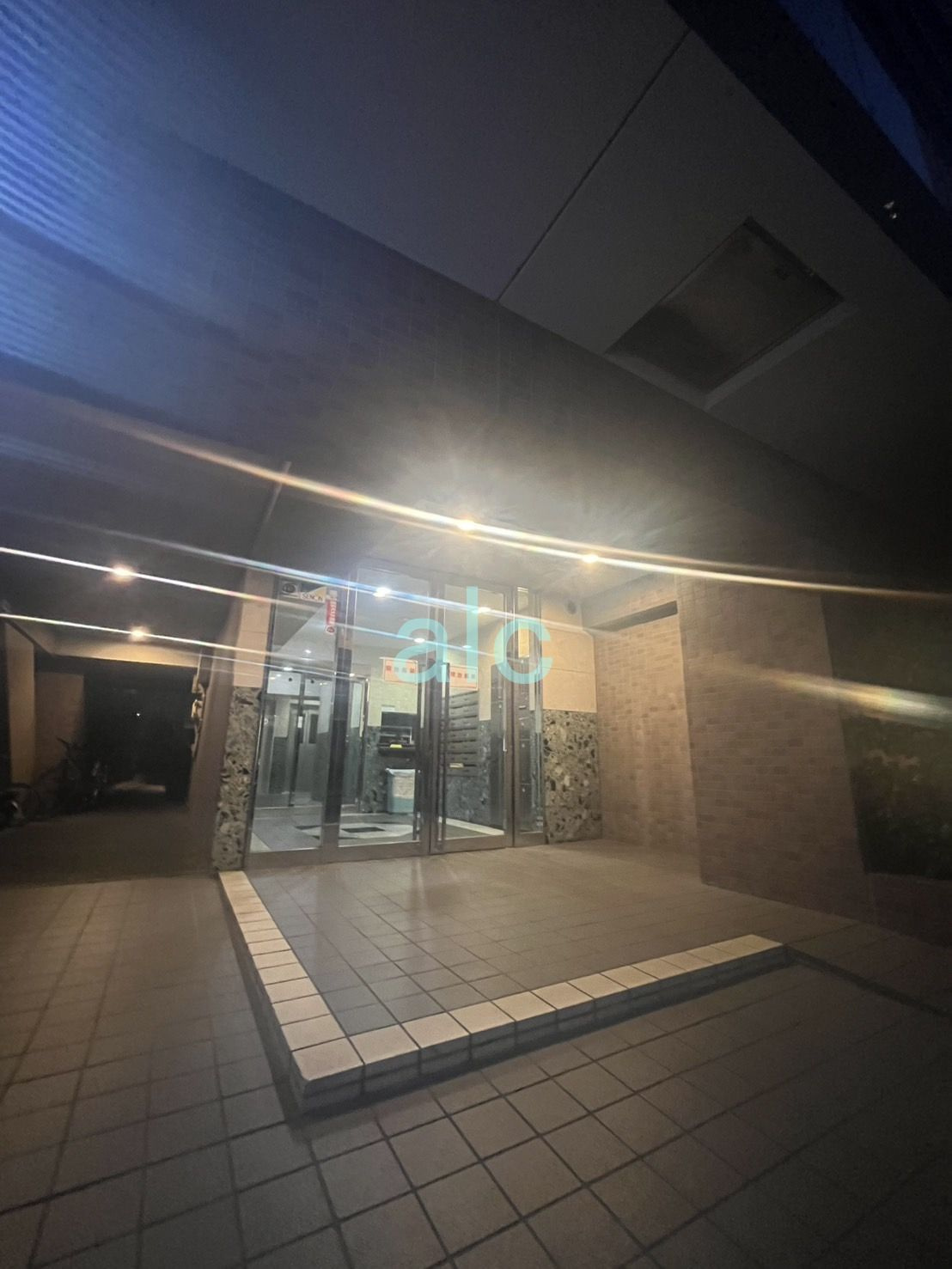 北区王子２丁目の賃貸マンションのエントランス