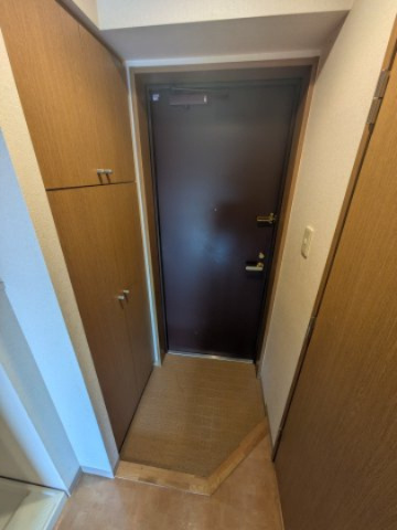 晴見町明星パレスの玄関