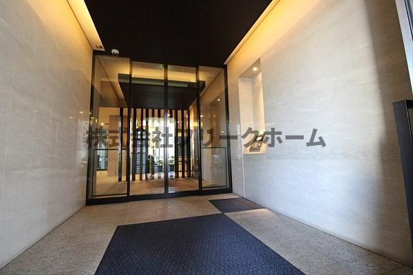 武蔵野市中町２丁目の賃貸マンションのエントランス