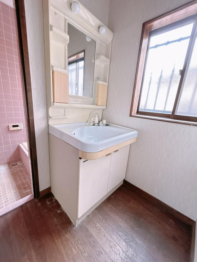 飯能市双柳　中古戸建の独立洗面台