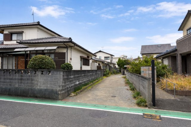 筑紫野市湯町３丁目　売り土地の前面道路含む現地写真