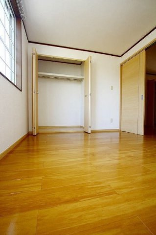 プレミールの寝室|クローゼット付の寝室です☆