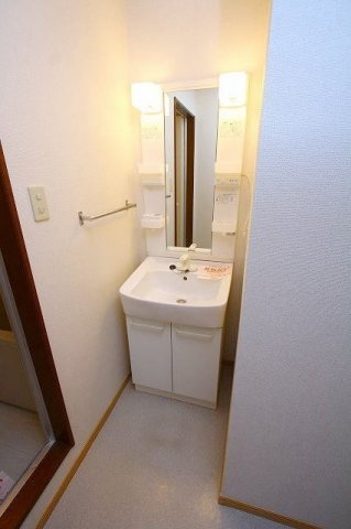 プレミールの洗面所|明るい洗面所です★