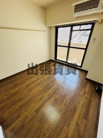仲介手数料0円！！万宝マンションの居間・リビング