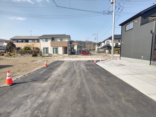 【前面道路含む現地写真】の画像