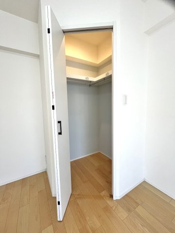 大師パールハイムの収納|洋室６．０帖のお部屋にはウォークインクロゼットがございます