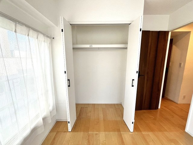 大師パールハイムの収納|洋室４．５帖のお部屋にもしっかりとしたクロゼットが設置されています。