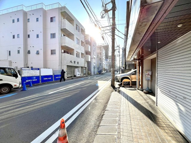 大師パールハイムのその他|前面道路は比較的大きな道路となっており、目の前は商店街となっています。