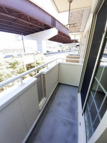 メゾン・エスペランサのバルコニー|外からの目が気にならないバルコニーで洗濯物が干せます