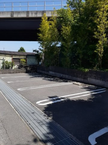 メゾン・エスペランサの駐車場|駐車場に車を止められます