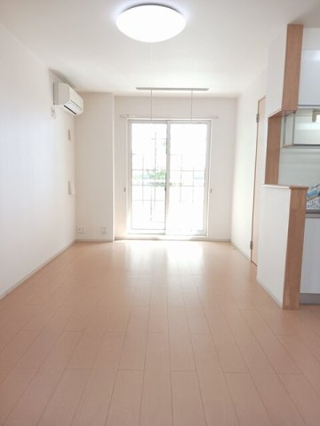 メゾン・エスペランサの居間・リビング|使いやすい居間です