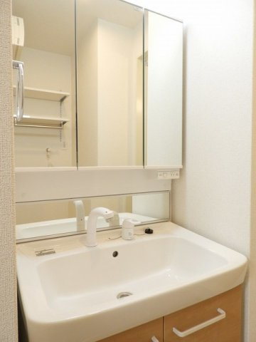 ジェイドイーストの洗面所|明るい洗面所です