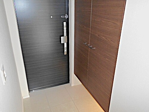 ライオンズ国泰寺グランアクシスの玄関|玄関・玄関収納　※2021年5月撮影