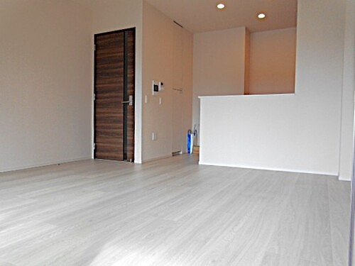 ライオンズ国泰寺グランアクシスの居間・リビング|リビング・ダイニング（キッチン方向）　※2021年5月撮影