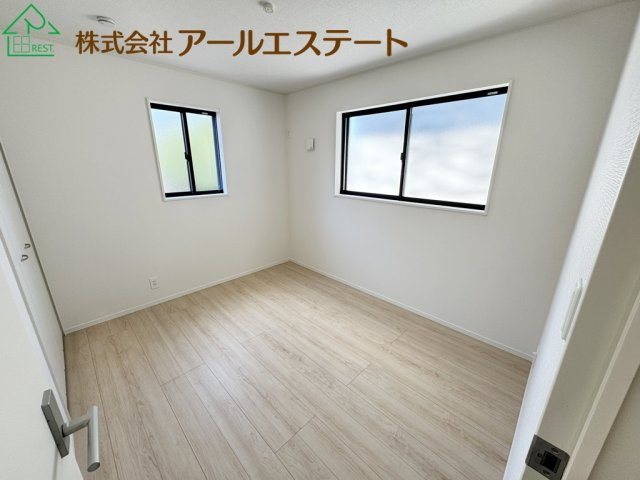 加古川市加古川町本町　　JR「加古川駅」徒歩13分の洋室