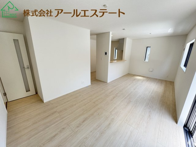 加古川市加古川町本町　　JR「加古川駅」徒歩13分の居間・リビング