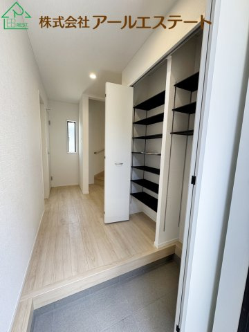加古川市加古川町本町　　JR「加古川駅」徒歩13分の玄関