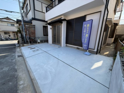 【駐車場】 | 【プレイワーク松風町】大芝小・中古戸建・4LDK | 車をお持ちの方に嬉しい駐車場付きの物件です
