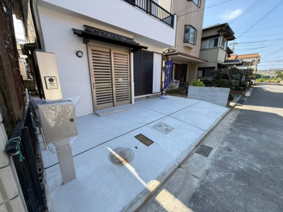 【駐車場】 | 【プレイワーク松風町】大芝小・中古戸建・4LDK | カースペースがあります