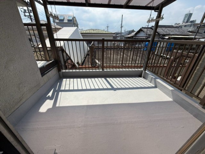 【バルコニー】 | 【プレイワーク松風町】大芝小・中古戸建・4LDK | 落ち着いた時間を過ごせるバルコニーです