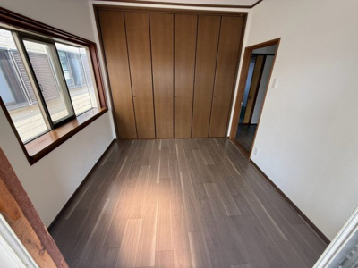 【洋室】 | 【プレイワーク松風町】大芝小・中古戸建・4LDK | 使い勝手のいい洋室です