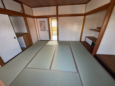【和室】 | 【プレイワーク松風町】大芝小・中古戸建・4LDK | 畳の上でゆっくりとくつろげる和室です