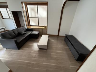 【居間・リビング】 | 【プレイワーク松風町】大芝小・中古戸建・4LDK | こちらのリビングで趣味の時間をお楽しみください