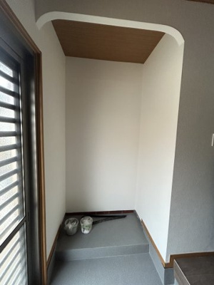 【玄関】 | 【プレイワーク松風町】大芝小・中古戸建・4LDK | きれいな玄関です