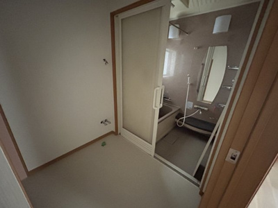 【洗面所】 | 【プレイワーク松風町】大芝小・中古戸建・4LDK | コンパクトで使いやすい洗面所