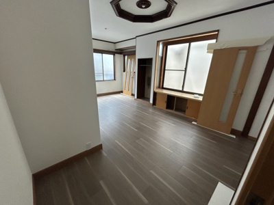【居間・リビング】 | 【プレイワーク松風町】大芝小・中古戸建・4LDK | おしゃれな居間です
