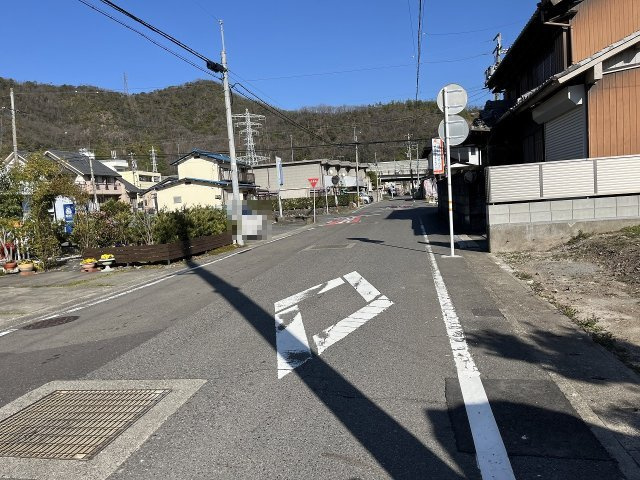 土地　塩町2丁目の前面道路含む現地写真|前面道路　西から