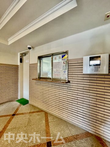 エヴァーグリーン綾瀬の防犯設備|【オートロック】オートロックシステムでセキュリティ充実。当たり前ですが、安全で安心して暮らすのって大事ですよね。お探しのご条件でオートロック付きの物件を探す方も多いですがやはりセキュリティは大事です。