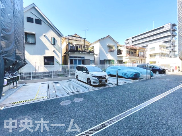 エヴァーグリーン綾瀬の駐車場|【敷地内駐車場】最新の空き状況や費用などの詳細は担当スタッフまでお問い合わせください。