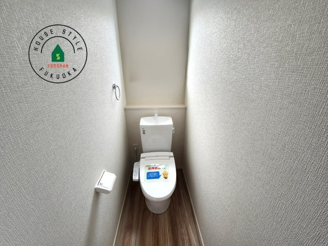 糟屋郡粕屋町戸原東1丁目第1-3棟（2号棟）の内観：施工例|温水洗浄便座を完備しております。2ヶ所にトイレがあるのは朝の慌ただしい時間も安心です。