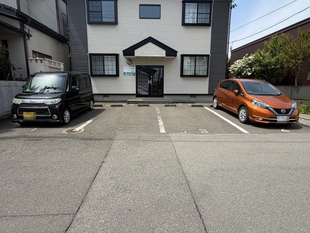 ヴァンベール八橋の駐車場