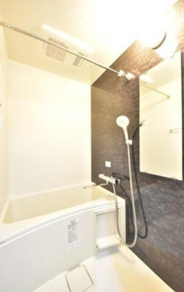 ブランノワール一之江の浴室