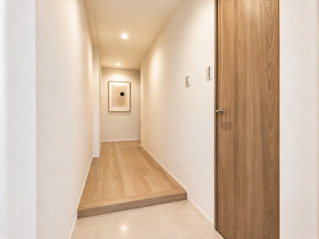 【玄関】 | ハイホーム川崎平間JP | 収納もある玄関です
