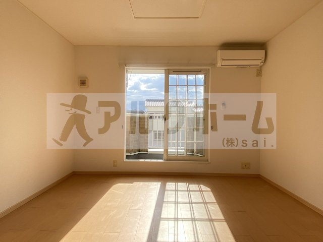 サニーレジデンスの居間・リビング