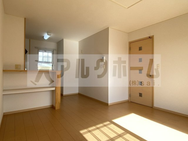 サニーレジデンスの居間・リビング