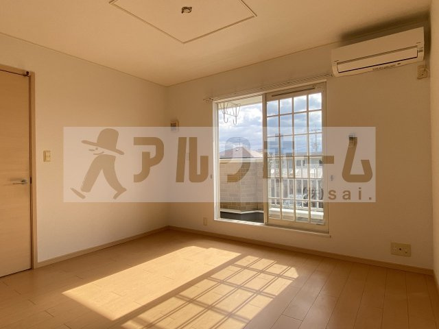 サニーレジデンスの居間・リビング