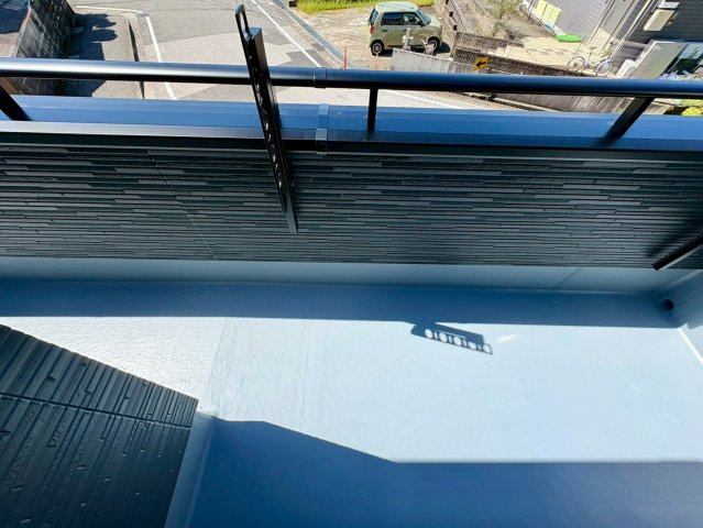 「南向き×広路」高知市鴨部2期2棟　1号棟新築戸建てのバルコニー|広々としたバルコニー！日々のお洗濯はもちろん、ちょっとした息抜きにもぴったりなプライベート空間。